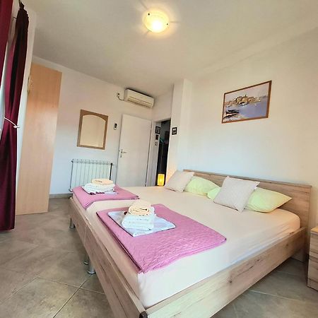 Cozy 1-Bedroom Apartment Near The Center Of Trogir Zewnętrze zdjęcie