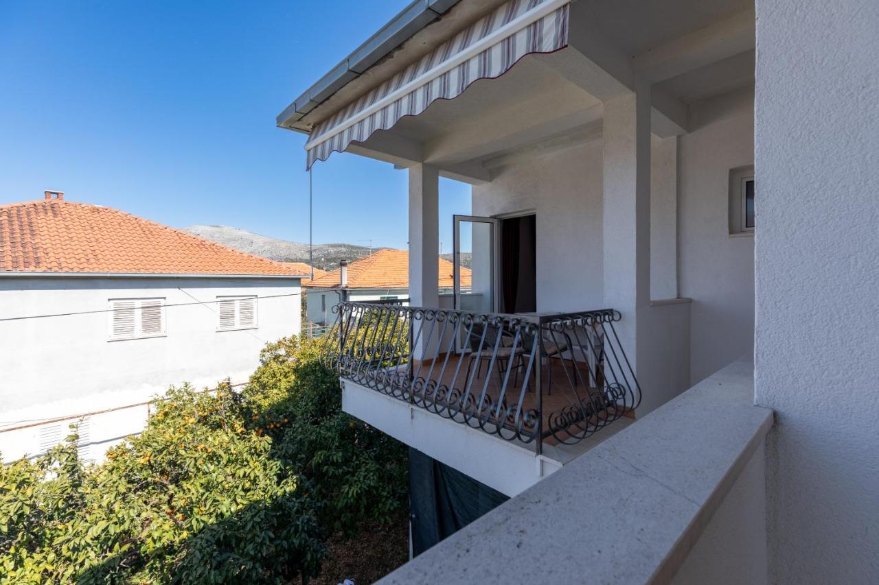 Cozy 1-Bedroom Apartment Near The Center Of Trogir Zewnętrze zdjęcie