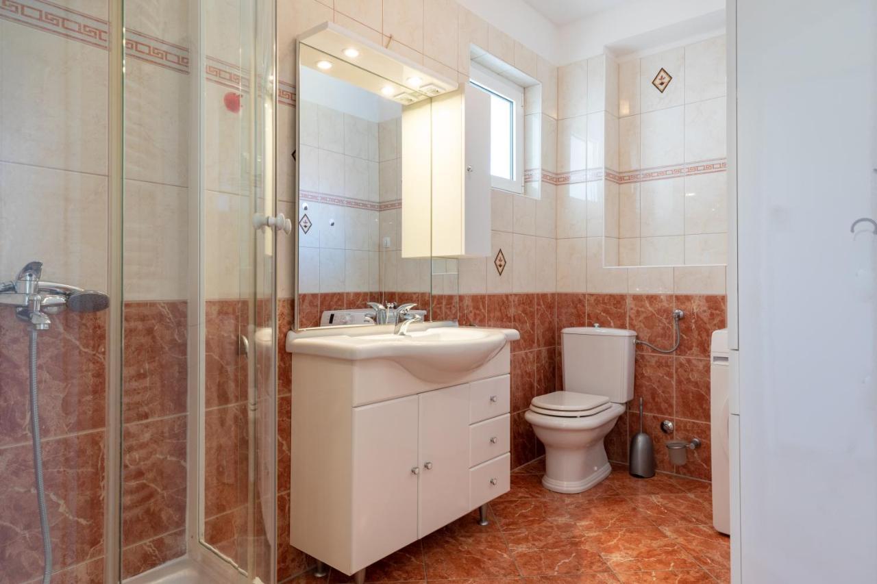 Cozy 1-Bedroom Apartment Near The Center Of Trogir Zewnętrze zdjęcie