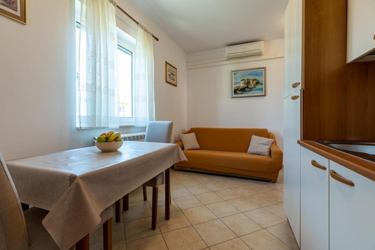Cozy 1-Bedroom Apartment Near The Center Of Trogir Zewnętrze zdjęcie