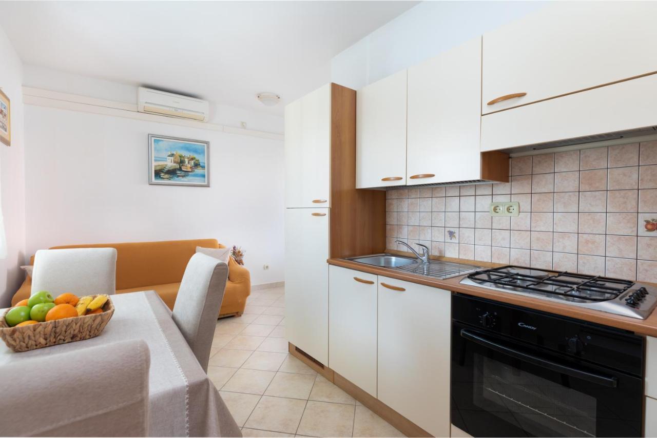 Cozy 1-Bedroom Apartment Near The Center Of Trogir Zewnętrze zdjęcie