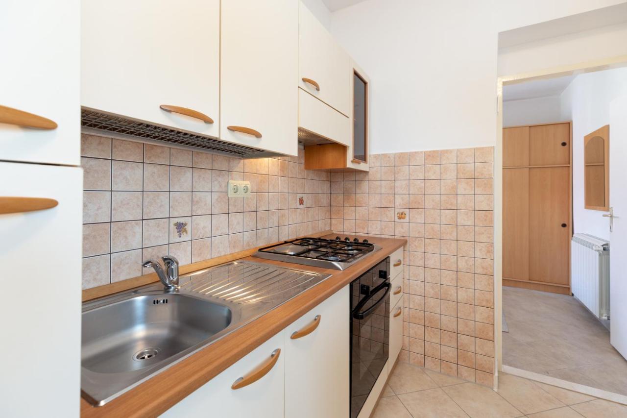 Cozy 1-Bedroom Apartment Near The Center Of Trogir Zewnętrze zdjęcie