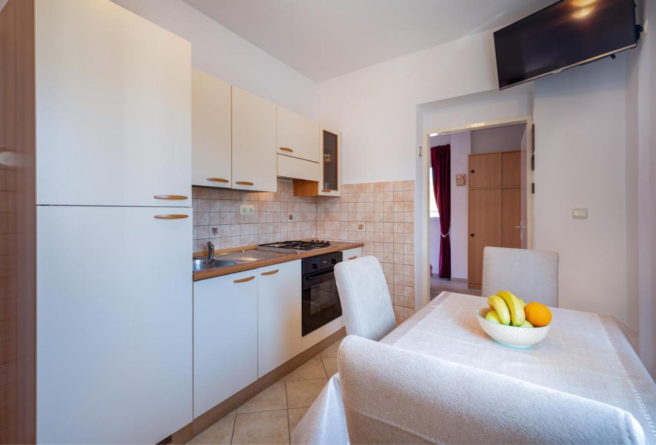 Cozy 1-Bedroom Apartment Near The Center Of Trogir Zewnętrze zdjęcie