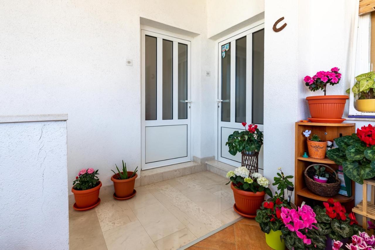 Cozy 1-Bedroom Apartment Near The Center Of Trogir Zewnętrze zdjęcie