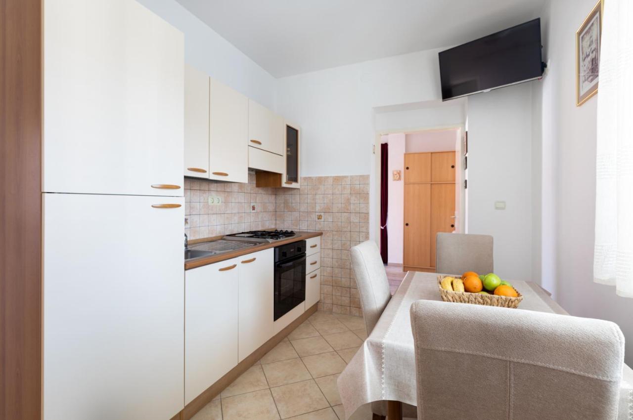 Cozy 1-Bedroom Apartment Near The Center Of Trogir Zewnętrze zdjęcie