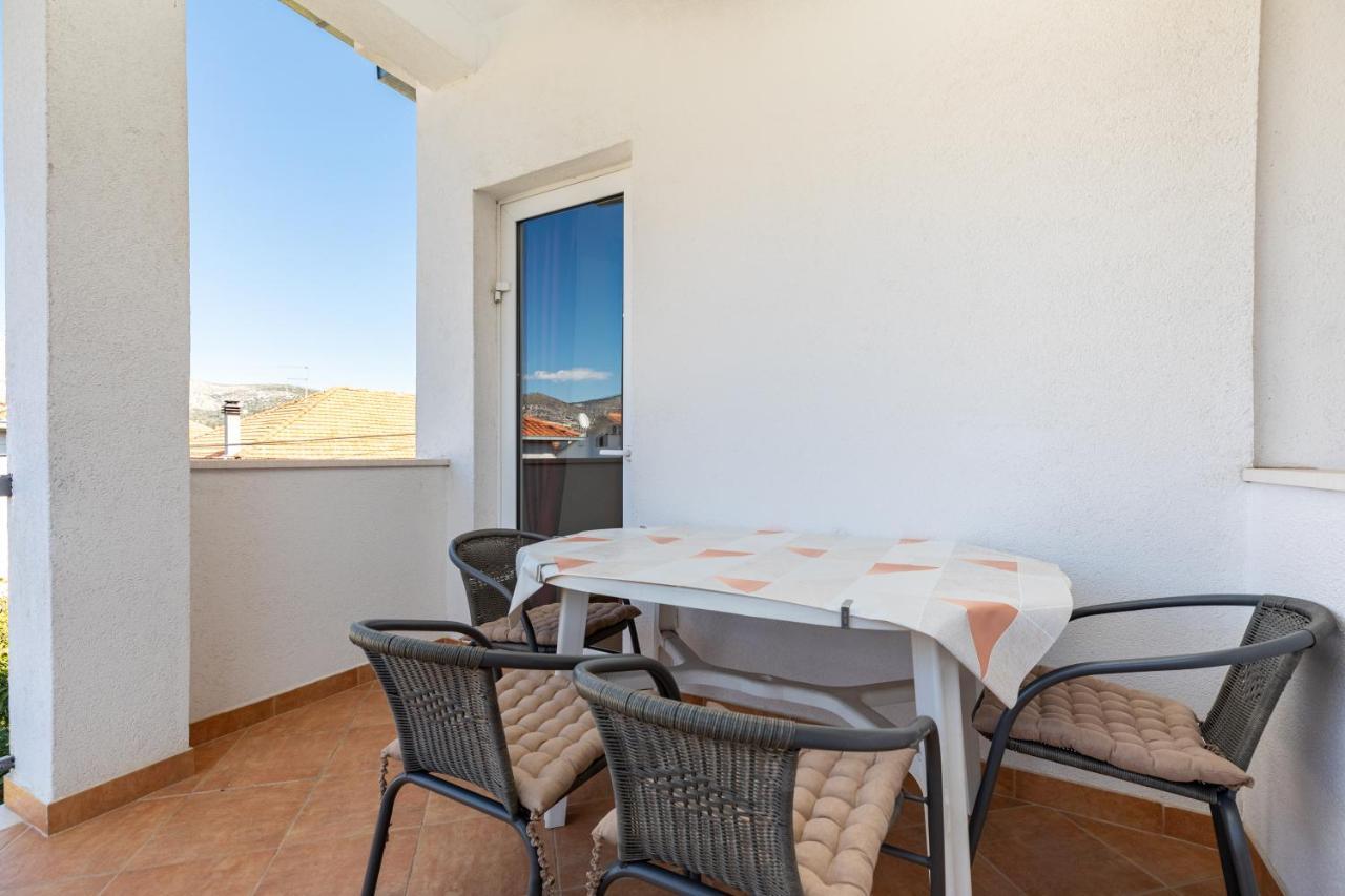Cozy 1-Bedroom Apartment Near The Center Of Trogir Zewnętrze zdjęcie