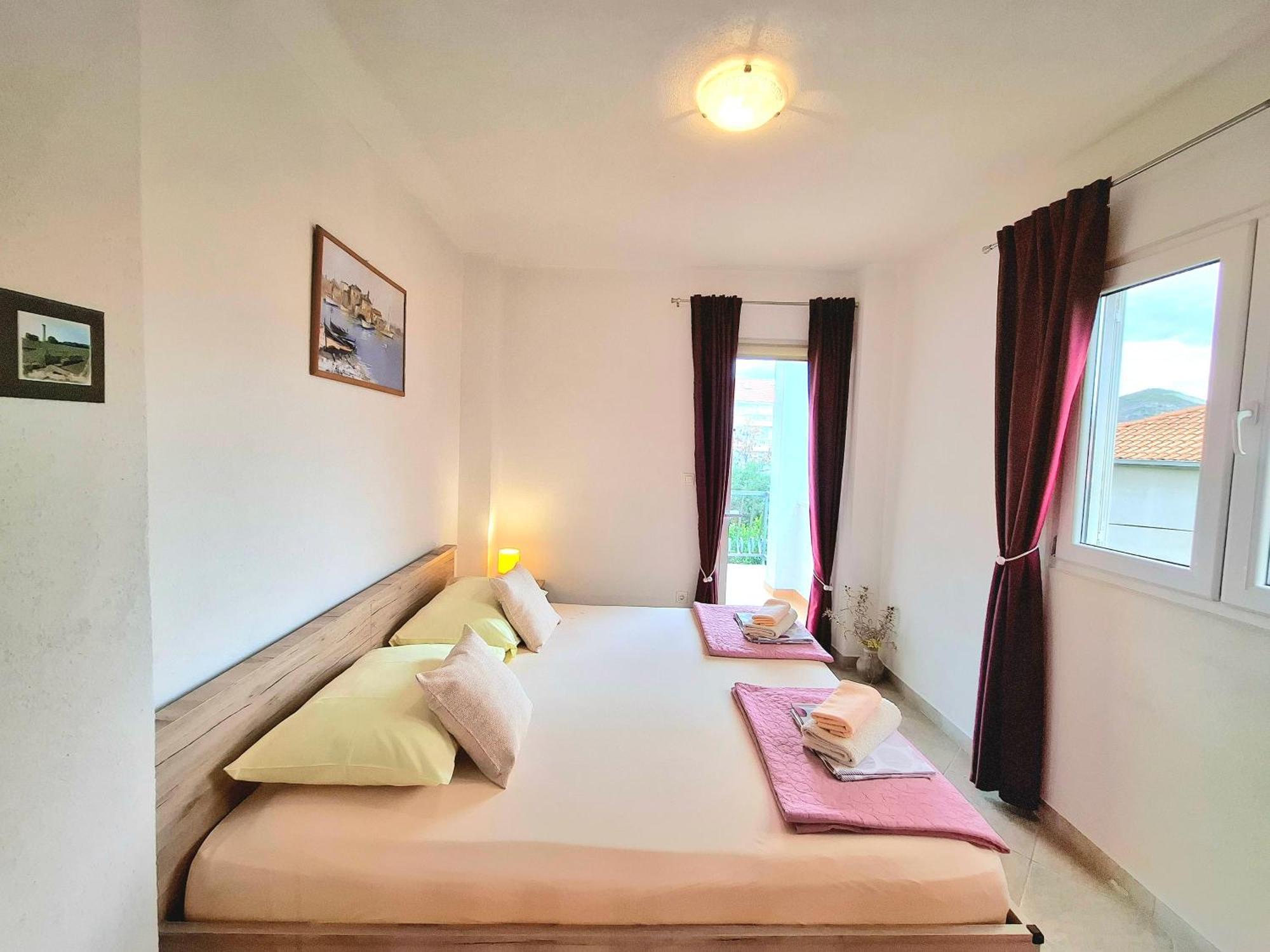 Cozy 1-Bedroom Apartment Near The Center Of Trogir Zewnętrze zdjęcie