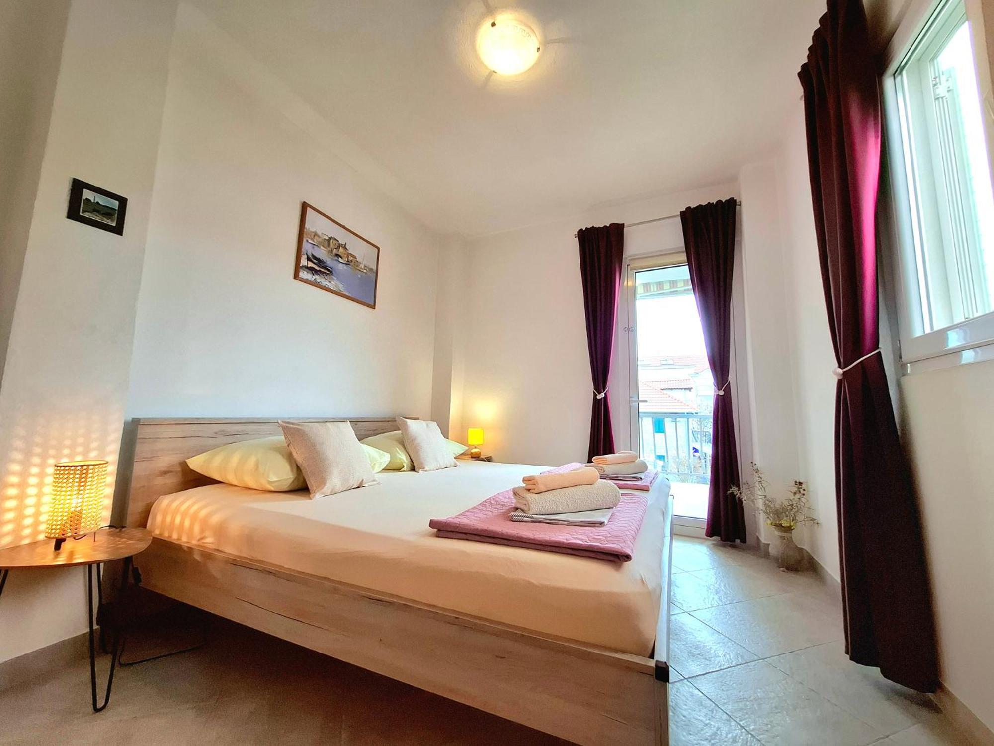Cozy 1-Bedroom Apartment Near The Center Of Trogir Zewnętrze zdjęcie